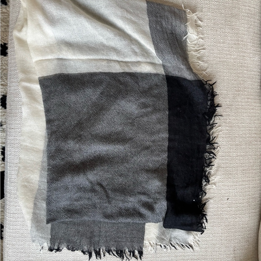Kit and Ace Black and Gray Scarf